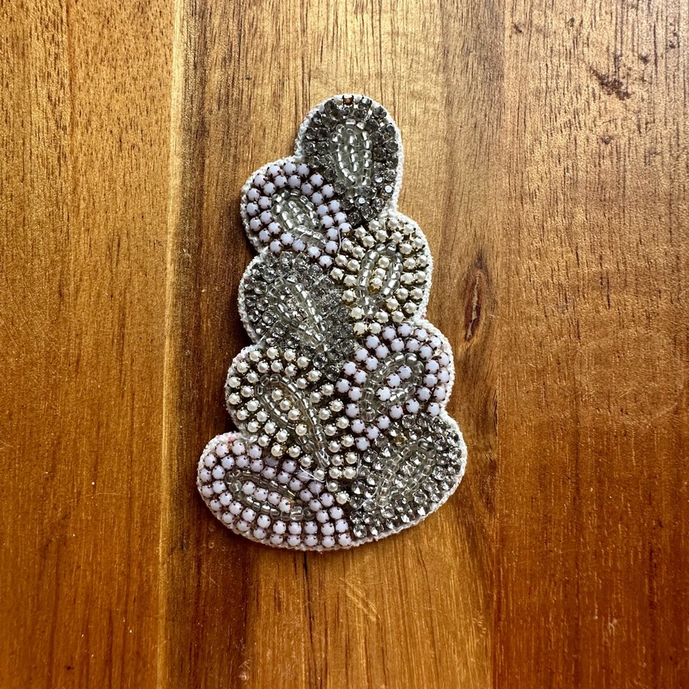 Anthropologie Vintage Inspired Ivory/Gold Beaded Hair Clip